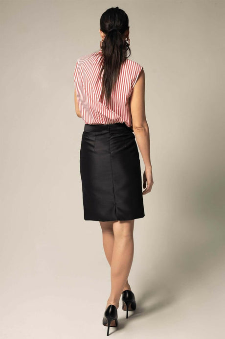 Effortless Style with Chic Black Straight Skirts